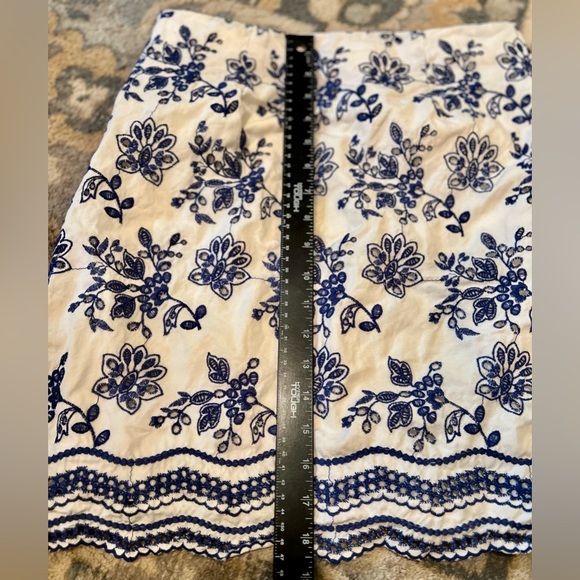 LOFT Floral Navy Embroidered Shift Skirt, Size 2 - Picture 11 of 12